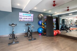 The Monarch in Des Plaines, IL - Building Photo - Building Photo