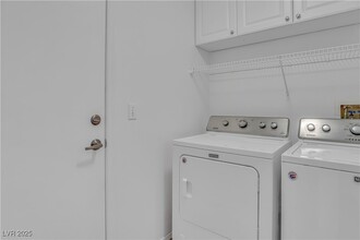 3193 Castle Canyon Ave in Henderson, NV - Building Photo - Building Photo