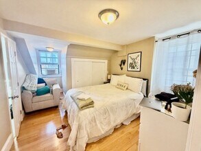 28 Derne St, Unit 5 in Boston, MA - Foto de edificio - Building Photo