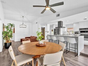 9831 SW 58th Ct in Cooper City, FL - Foto de edificio - Building Photo