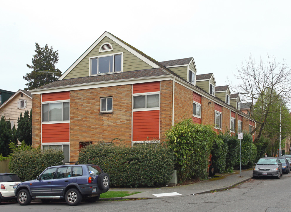 1113-1129 NE 42nd St in Seattle, WA - Building Photo