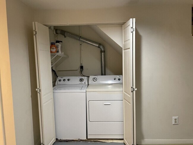 134 Emerson Gardens Rd, Unit 2 in Lexington, MA - Building Photo - Building Photo