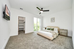 2211 Staples St in Houston, TX - Building Photo