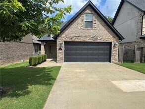 1802 SW Riverstone Rd in Bentonville, AR - Building Photo - Building Photo