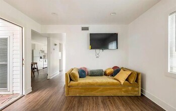 2709 Parker Ln in Austin, TX - Building Photo - Building Photo