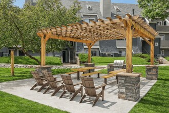 Foothills Park in Arvada, CO - Foto de edificio - Building Photo