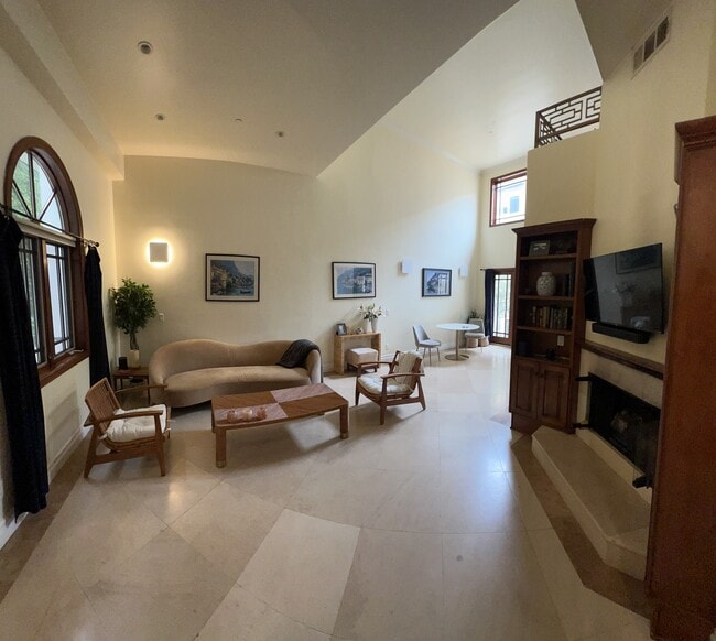 1027 10th St, Unit 2 in Santa Monica, CA - Building Photo - Building Photo
