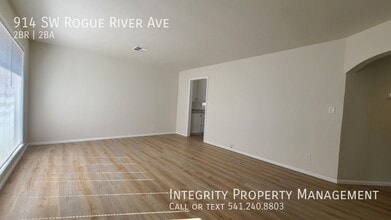 914 SW Rogue River Ave in Grants Pass, OR - Building Photo - Building Photo
