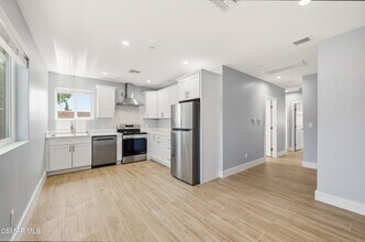 13102 Filmore St in Los Angeles, CA - Building Photo - Building Photo