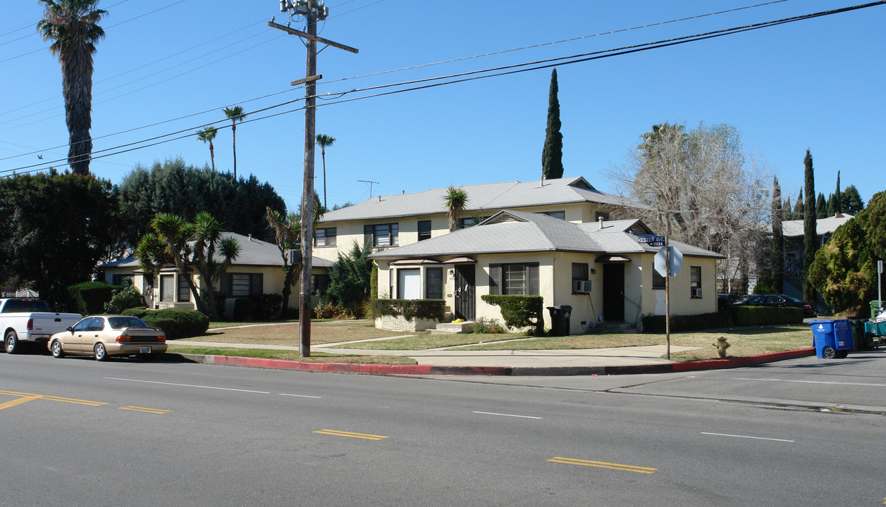 6901 Kester Ave in Van Nuys, CA - Building Photo