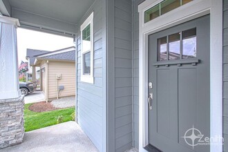 3713 S 39th Pl in Ridgefield, WA - Foto de edificio - Building Photo