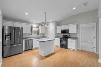 312 Peggy Dr in Crestview, FL - Building Photo - Building Photo