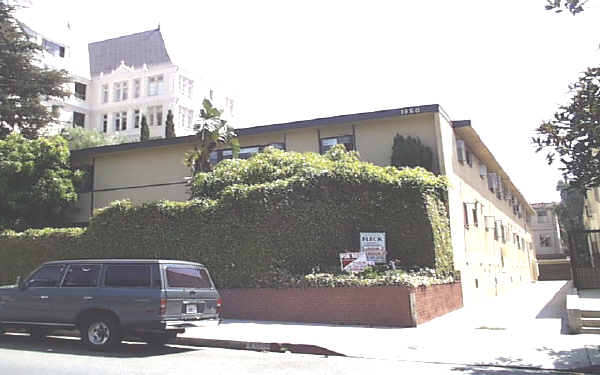 1350 N Crescent Heights Blvd in West Hollywood, CA - Foto de edificio