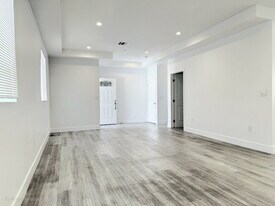 827 E 74th St in Los Angeles, CA - Building Photo