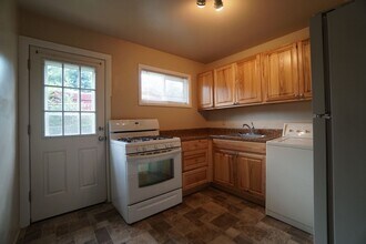 1914 Cascade Ln in Colorado Springs, CO - Building Photo - Building Photo