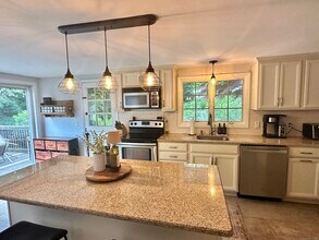 29 N Hill Rd in North Haven, CT - Building Photo - Building Photo