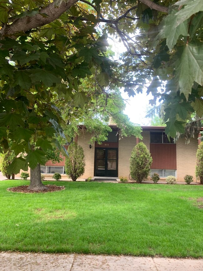 851 E Newbold Cir in Midvale, UT - Foto de edificio - Building Photo