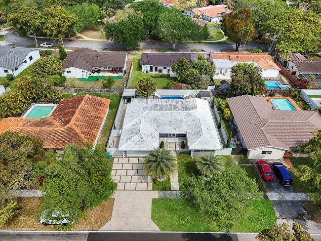 6951 Miami Lakeway S in Miami Lakes, FL - Building Photo - Building Photo