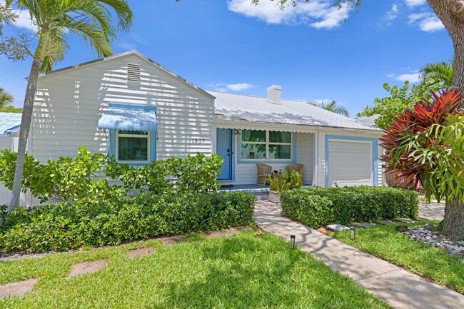 property at 1517 N Palmway