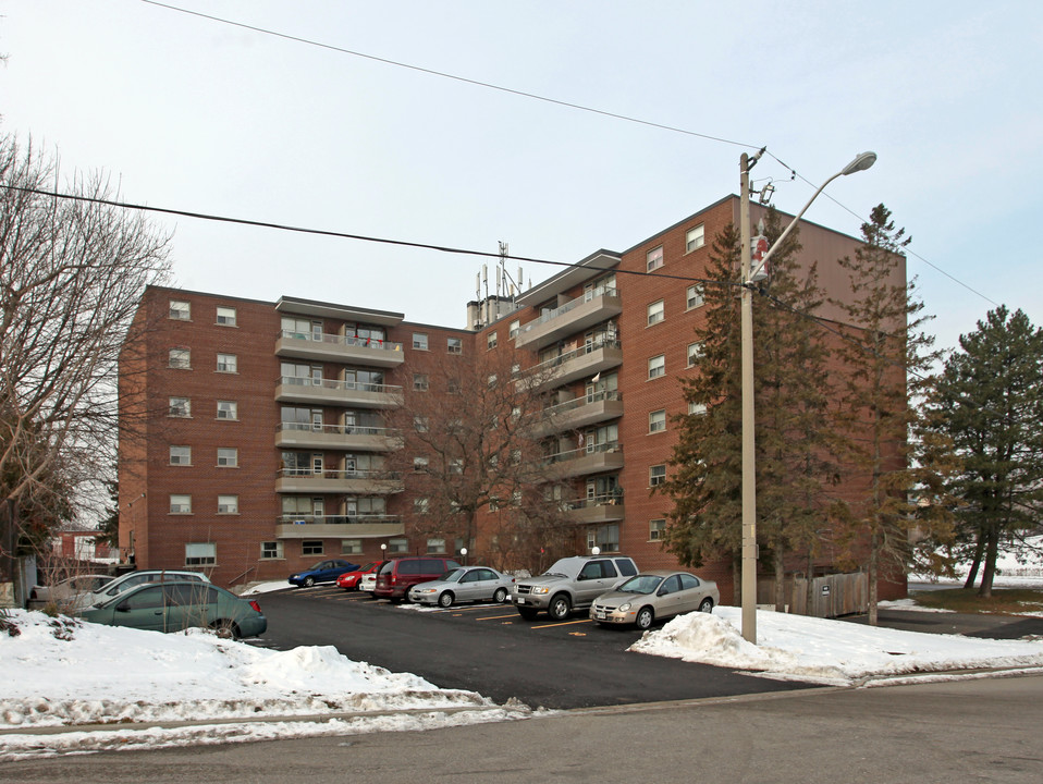 Park Place Apartments in Oshawa, ON - Building Photo