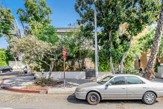 1200 N Curson Ave in Los Angeles, CA - Building Photo - Building Photo