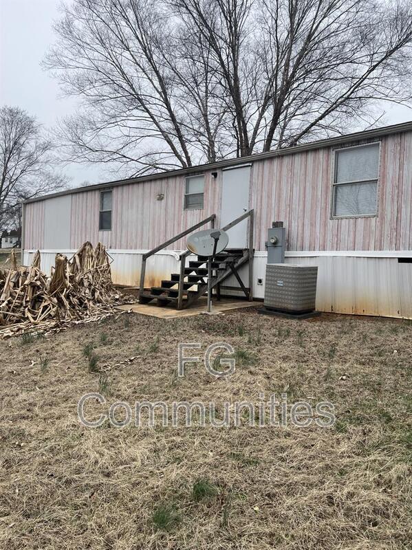 105 Oak Knoll Dr in Statesville, NC - Building Photo - Building Photo