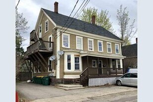 14 Pleasant St, Unit apt 2 in Rochester, NH - Building Photo