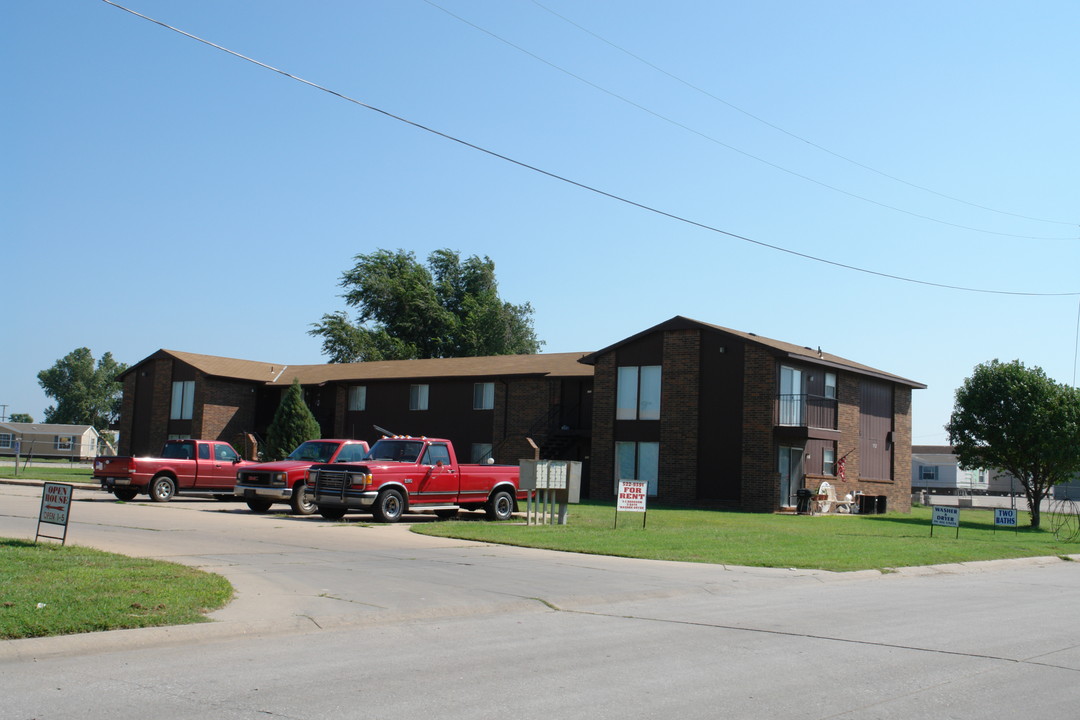 104 E Carp St in Wichita, KS - Building Photo