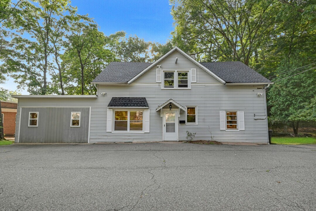 288 S Van Dien Ave in Ridgewood, NJ - Building Photo