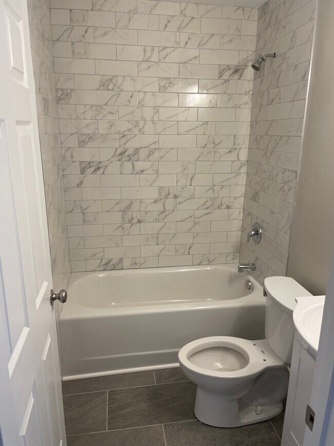 213 Poplar Ave in Edgewater, MD - Building Photo - Building Photo