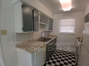 1726 Lesle Ln in Corpus Christi, TX - Building Photo - Building Photo