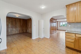 310 Paterson Plank Rd in Jersey City, NJ - Building Photo - Building Photo