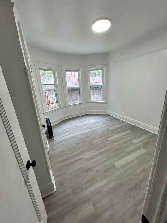 607 E 17th St, Unit 1 in Brooklyn, NY - Building Photo