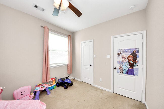6810 Hunters Trace Ln in Baytown, TX - Building Photo - Building Photo
