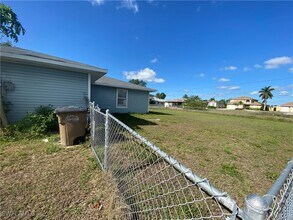 624 Santa Barbara Blvd in Cape Coral, FL - Building Photo - Building Photo