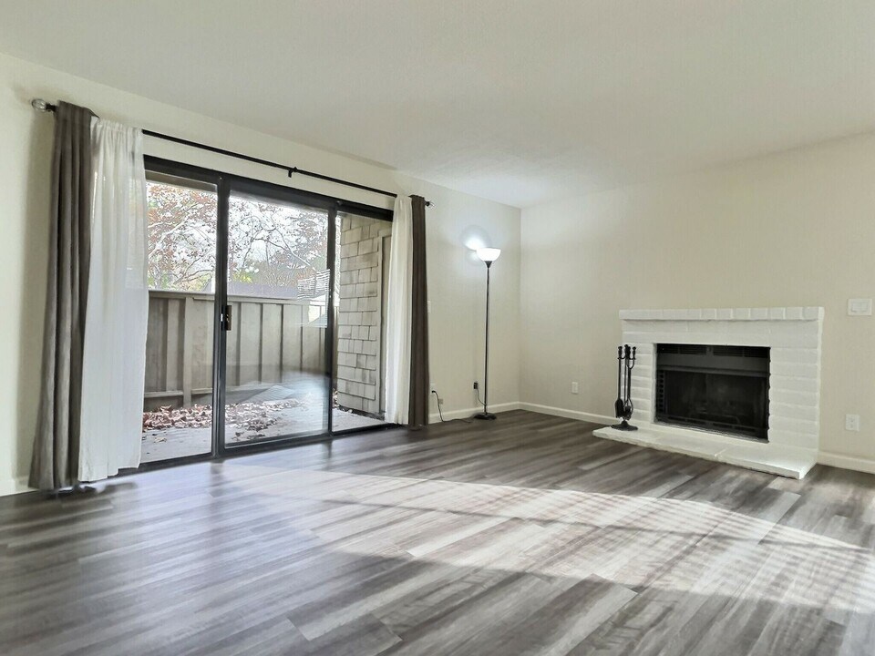 5701 Makati Cir in San Jose, CA - Building Photo