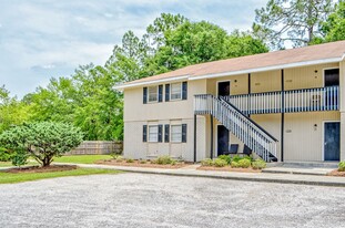 301 E Second St in Springfield, GA - Building Photo