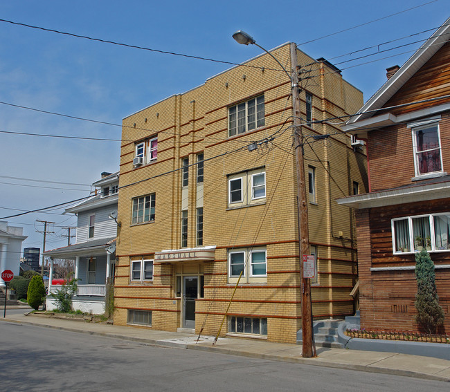 1402 Lee St in Charleston, WV - Foto de edificio - Building Photo