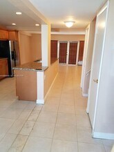 2750 N 34th Ave in Hollywood, FL - Building Photo - Building Photo