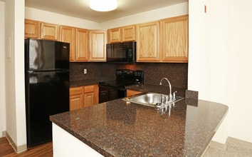 Bigelow Commons in Enfield, CT - Foto de edificio - Interior Photo