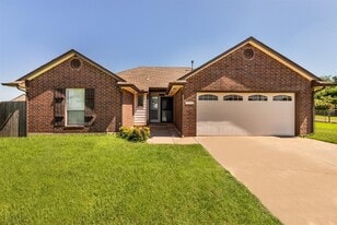 1119 Polk St in Piedmont, OK - Building Photo