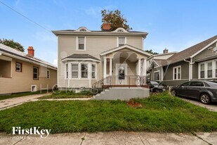 1018 Palmer Pl in Waukegan, IL - Building Photo