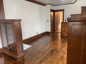 718 Washington Ave, Unit Right Side in Dunkirk, NY - Building Photo - Building Photo