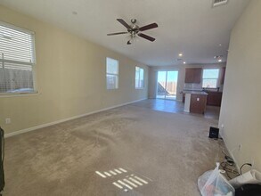 1288 Greenbrier Dr in Hanford, CA - Building Photo - Building Photo
