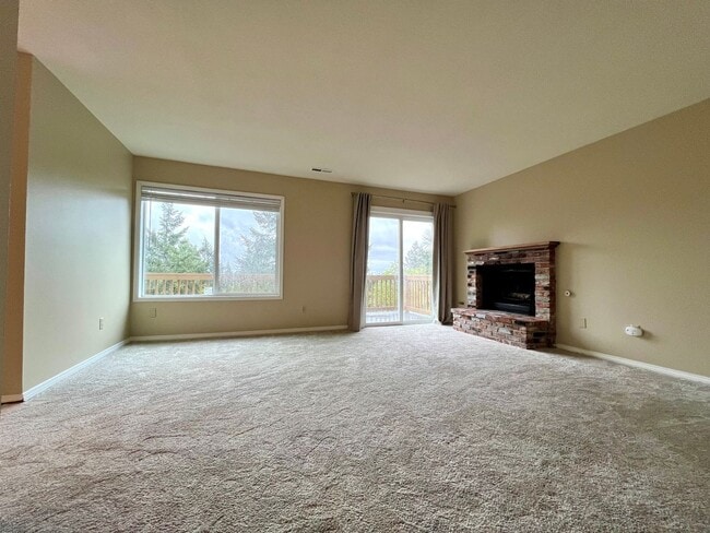 304 Cervantes Cir in Lake Oswego, OR - Building Photo - Building Photo