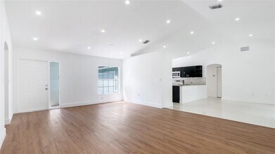 1811 SW 124th Way in Miramar, FL - Building Photo - Building Photo