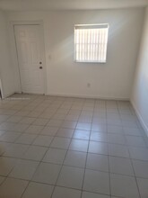 1176 NW 26th St-Unit -1178 in Miami, FL - Building Photo - Building Photo