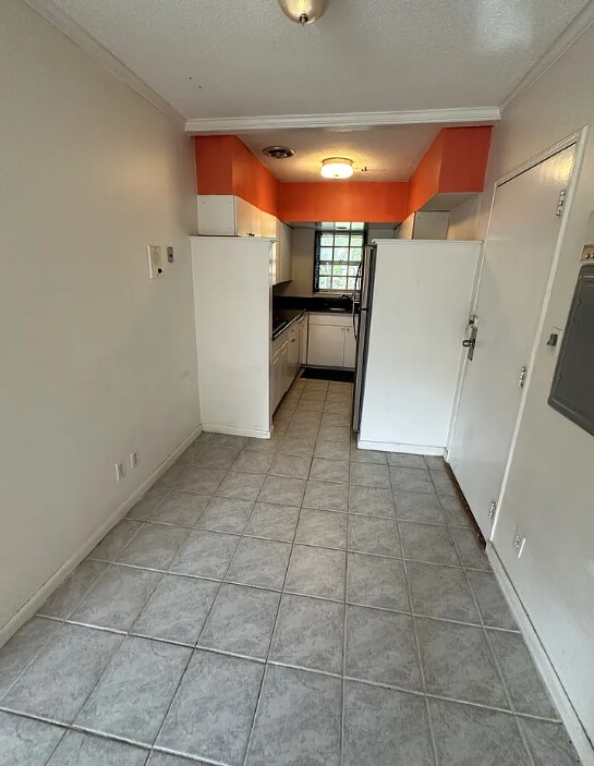 117 Lake Shore Rd, Unit 3