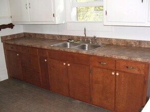 304 E Milam St in Ennis, TX - Building Photo - Building Photo