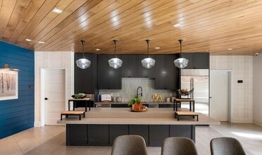 12610 Ridgedale Dr in Minnetonka, MN - Building Photo - Building Photo